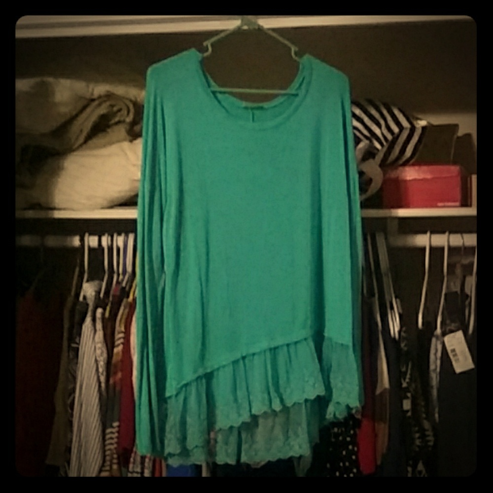 Long sleeve turquoise blouse w lace